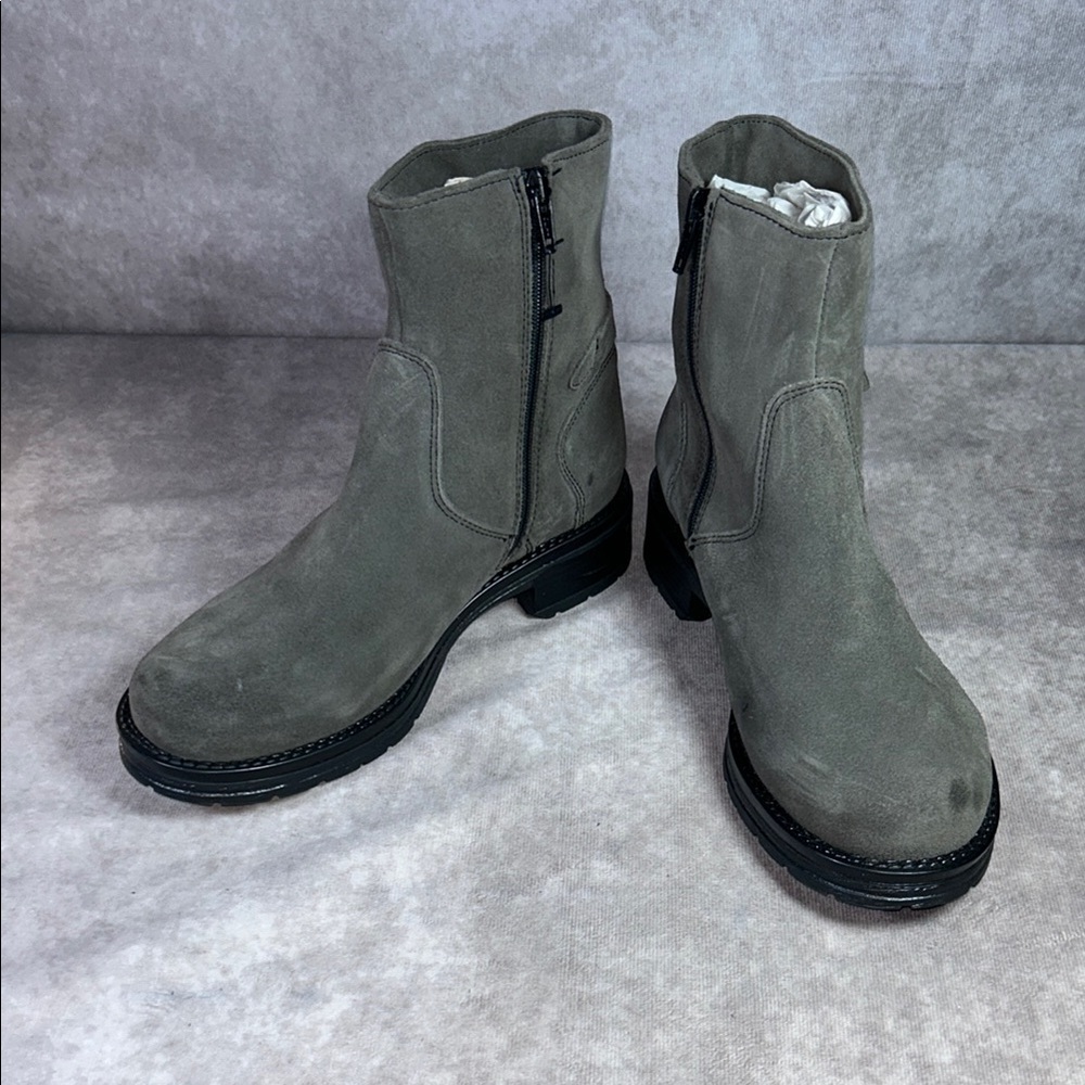 NWOT La Canadienne Gavan US 6 1/2 Gray Suede Waterproof Ankle Boot